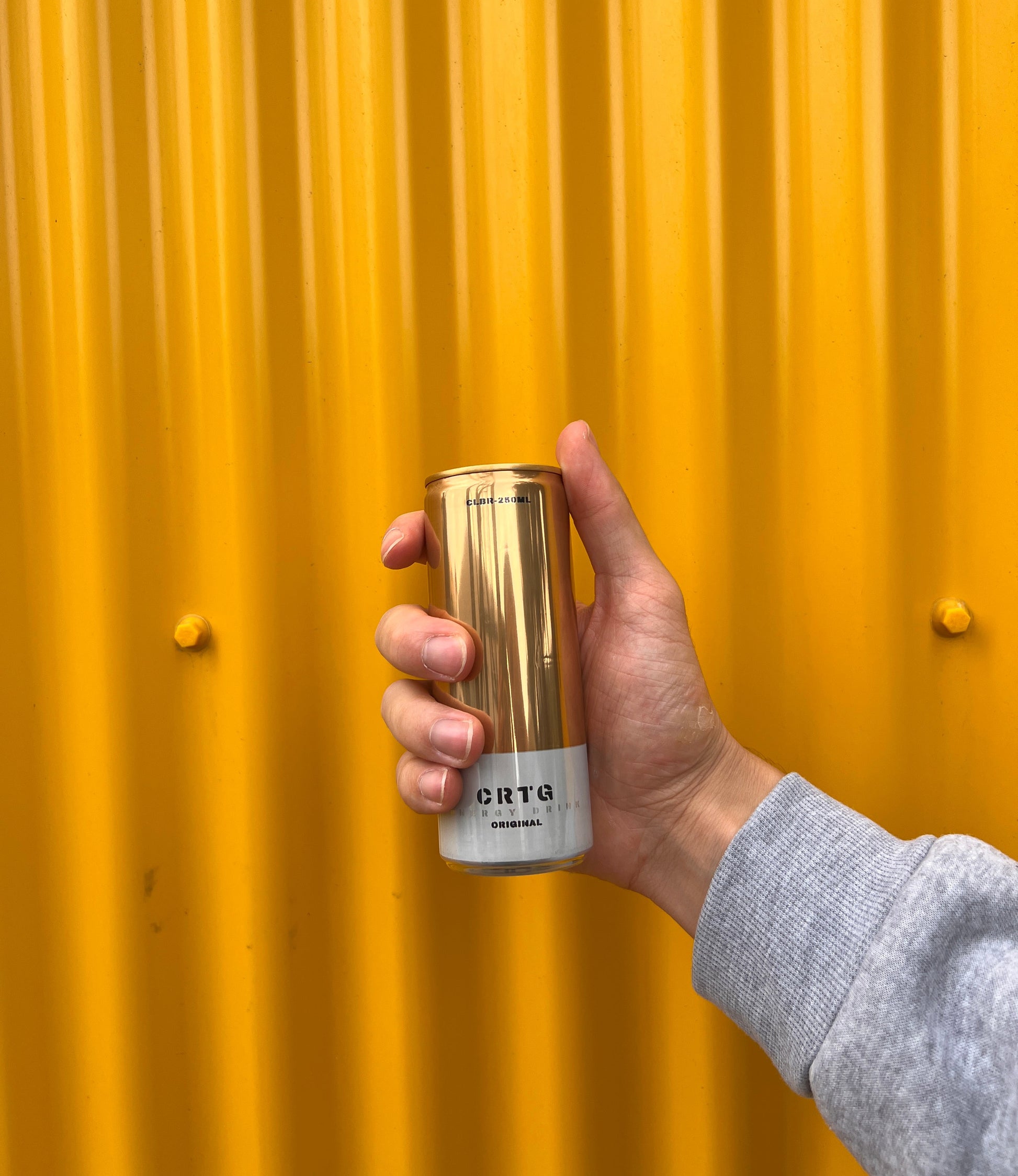 Bebida energética CRTG com cafeína natural e zero açúcares adicionais. Sabor de Gengibre, Limão e Menta com vitaminas, eletrólitos . Venda online em Portugal Continental e Ilhas